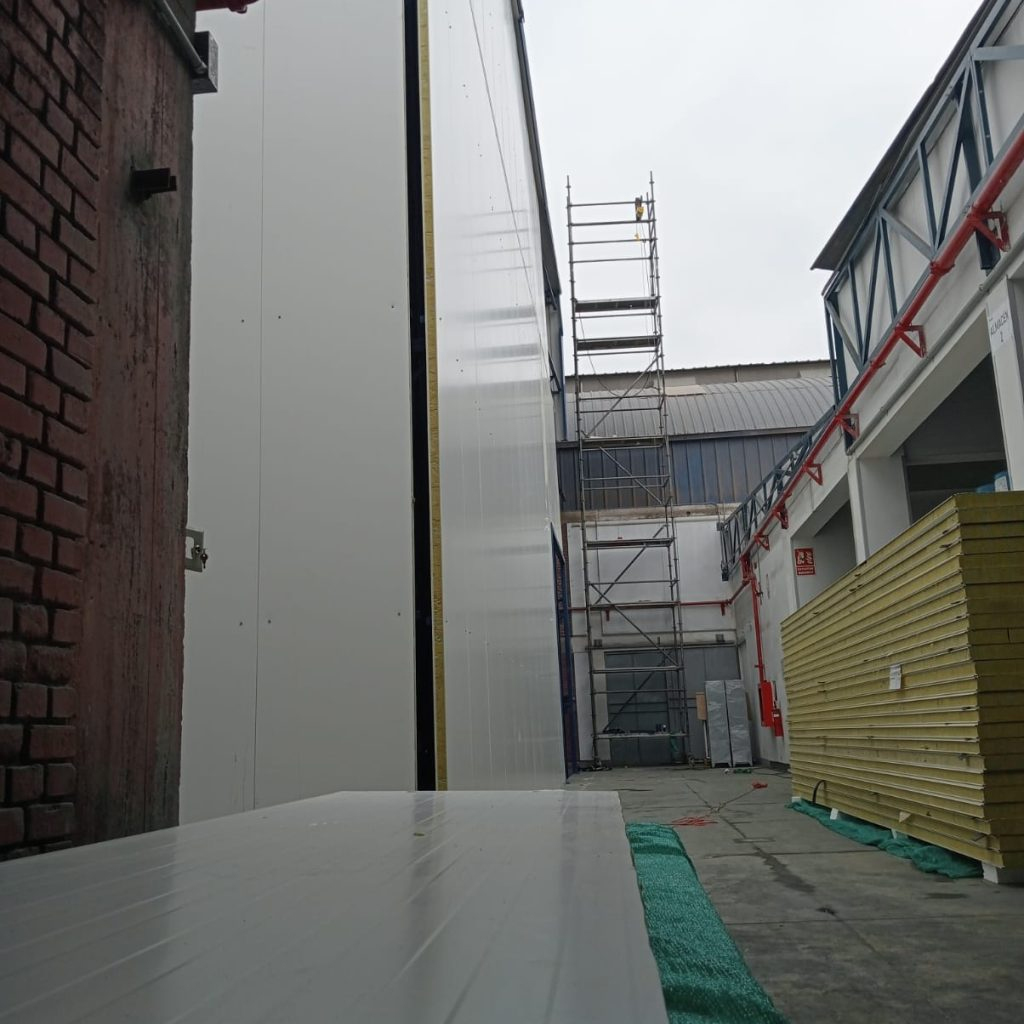 Instalación de Paneles Sandwich - imagen 2